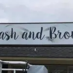 A sign that says " cash and browsers ".
